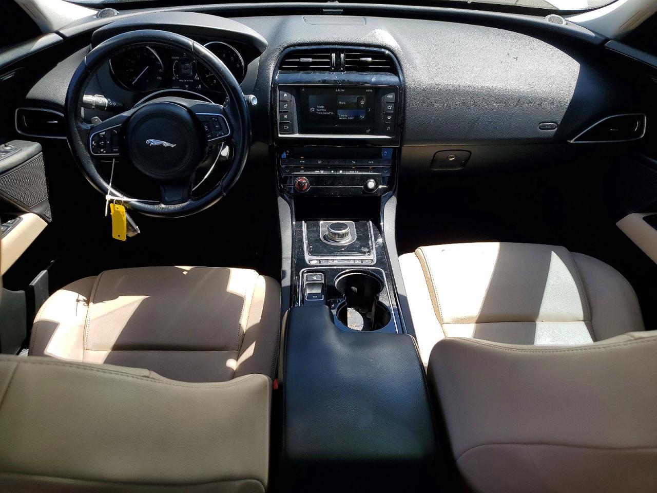 2017 Jaguar Xe Premium - zdjęcie 8