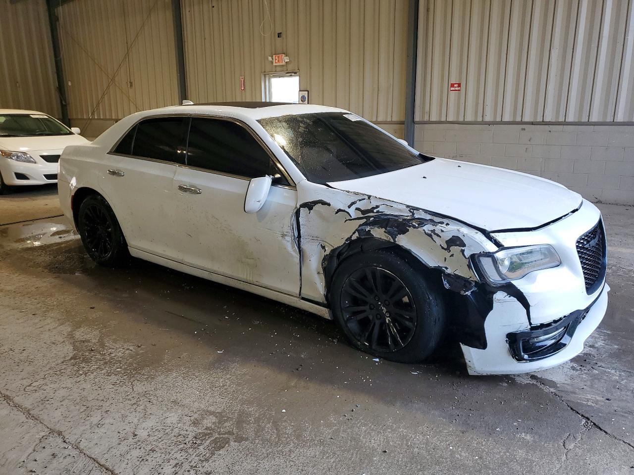 2016 Chrysler 300C - zdjęcie 4