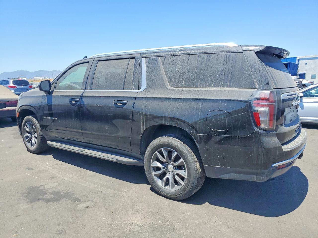 2022 Chevrolet Suburban C1500 Lt - zdjęcie 2