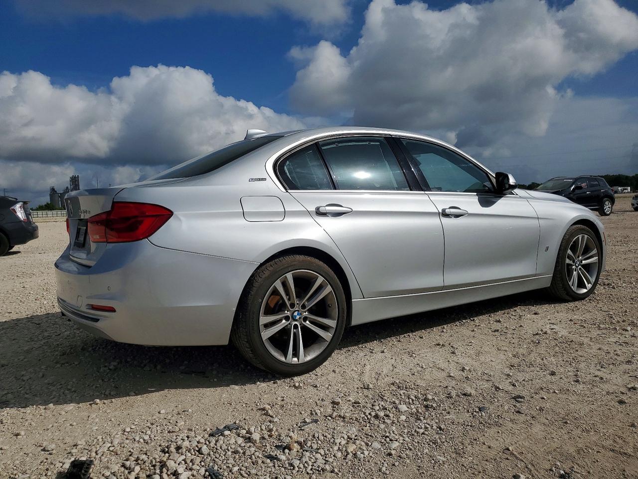 2017 BMW 330E - zdjęcie 3