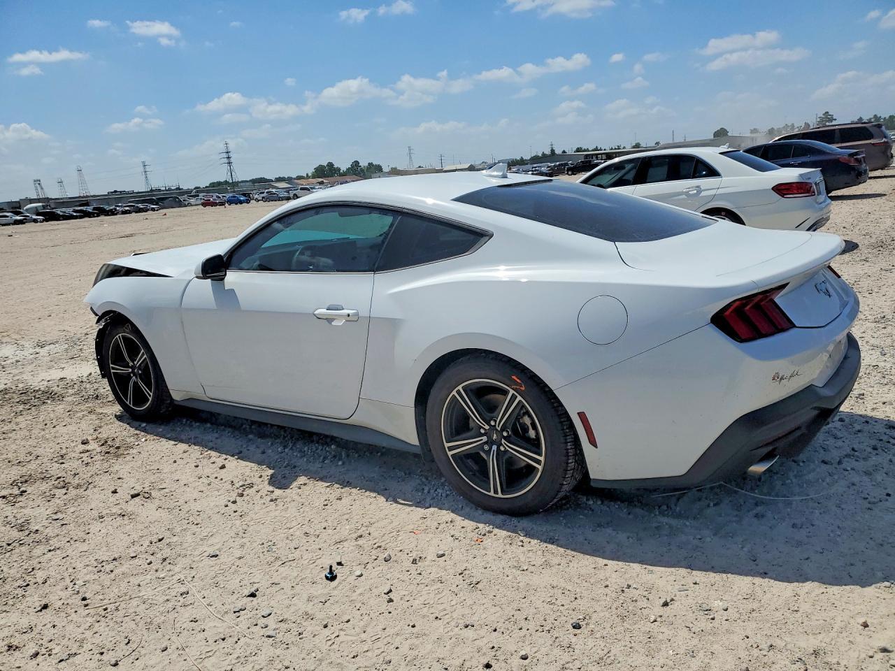 2024 Ford Mustang - zdjęcie 2