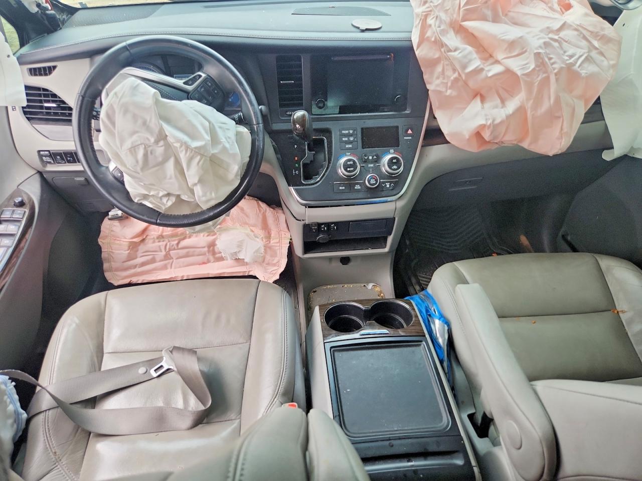 2017 Toyota Sienna Xle - zdjęcie 8