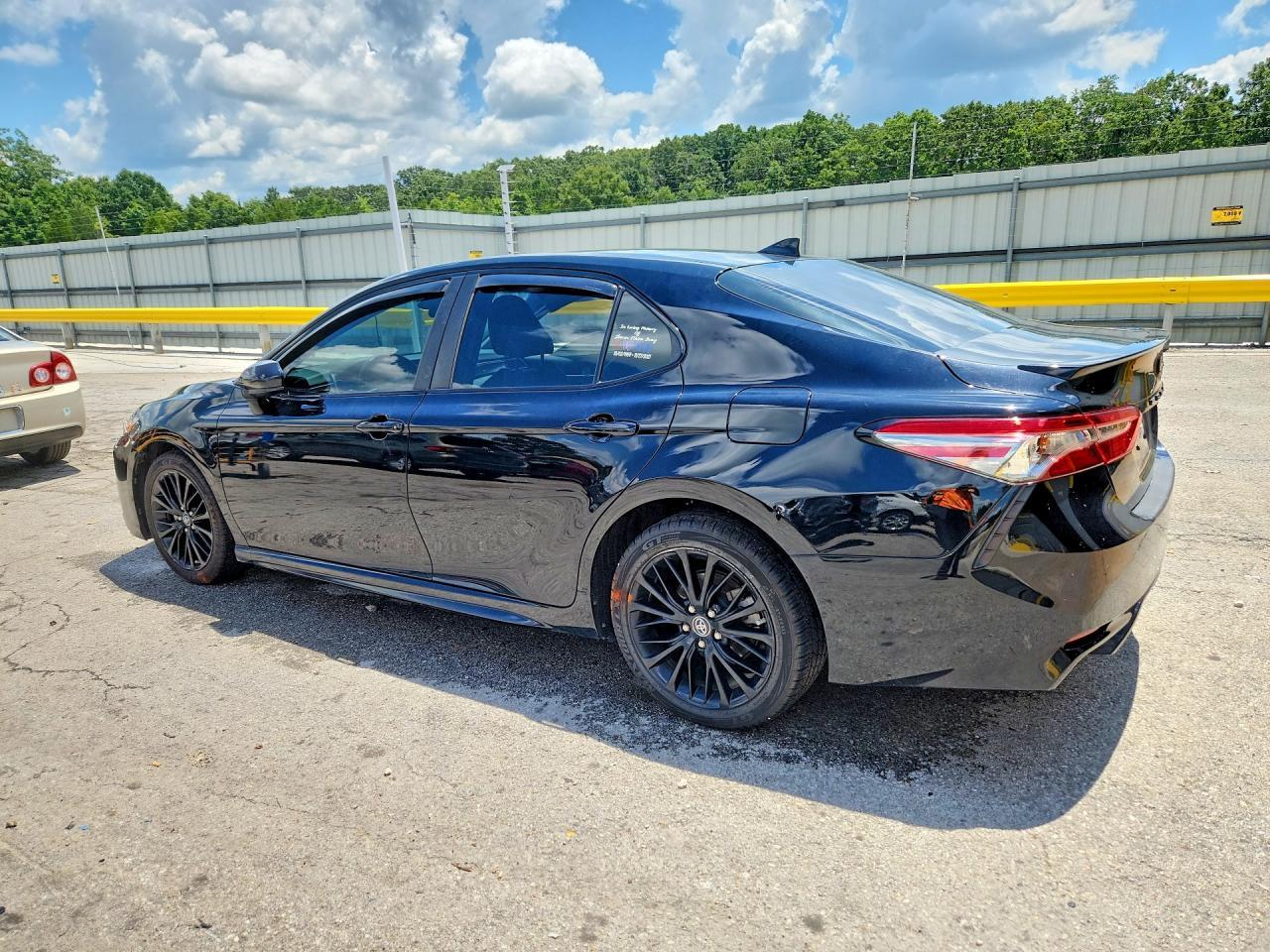 2019 Toyota Camry Se - zdjęcie 2