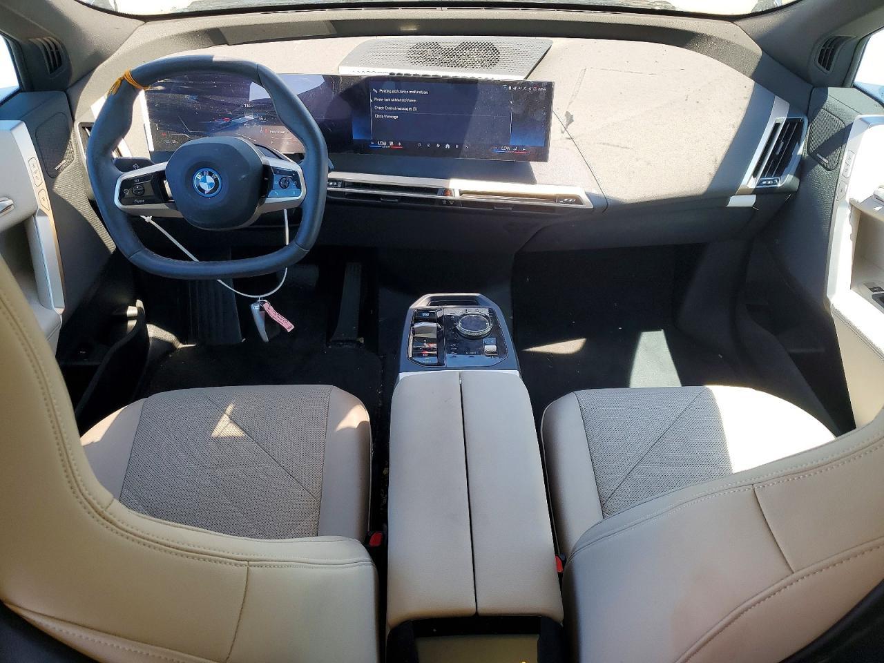 2025 BMW Ix xDrive50 - zdjęcie 8