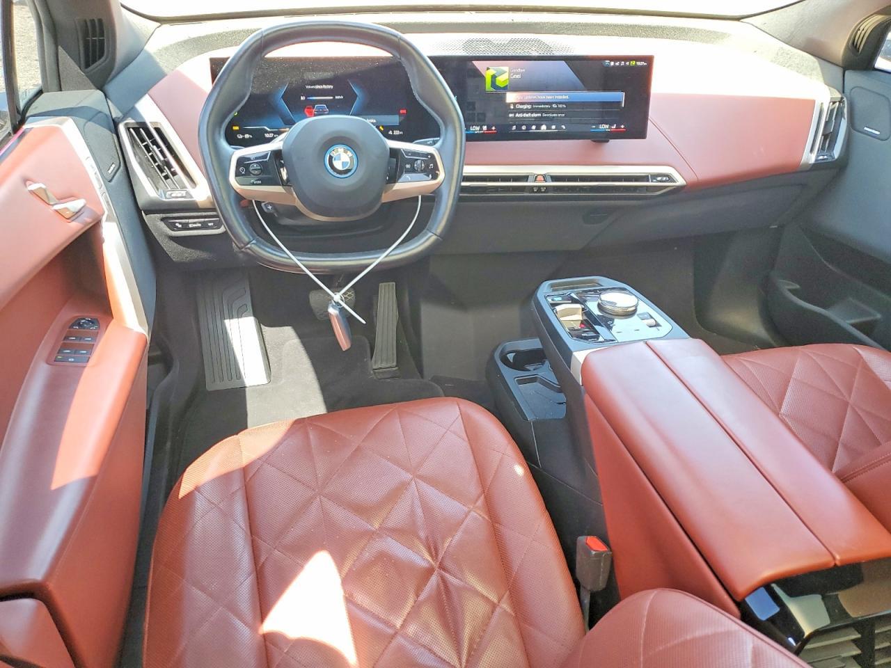 2025 BMW Ix xDrive50 - zdjęcie 8