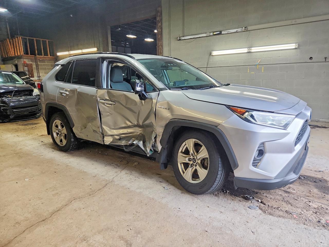 2021 Toyota Rav4 Hybrid Xle - zdjęcie 4