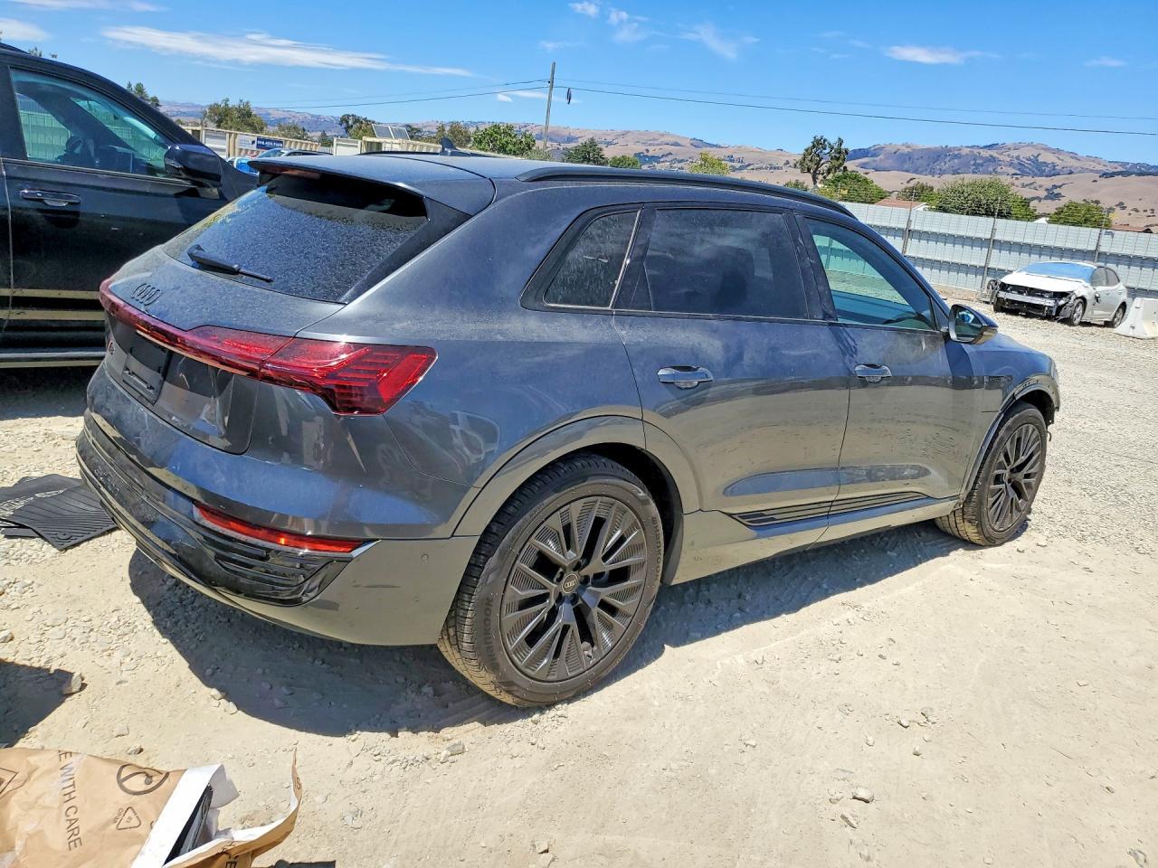 2024 Audi Q8 E-Tron Prestige - zdjęcie 3