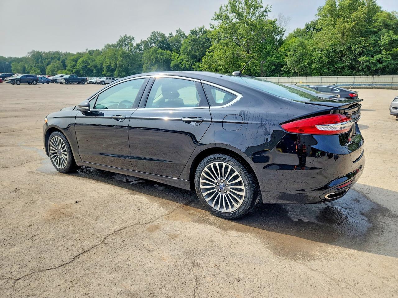 2017 Ford Fusion Titanium - zdjęcie 2