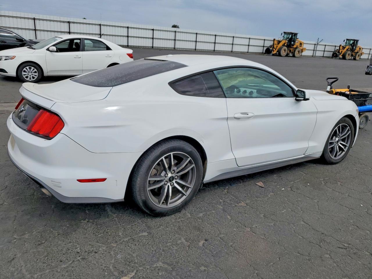 2017 Ford Mustang - zdjęcie 3