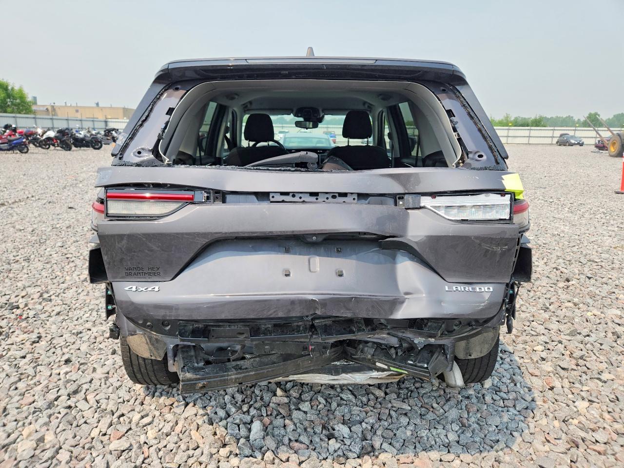 2022 Jeep Grand Cherokee Laredo - zdjęcie 6