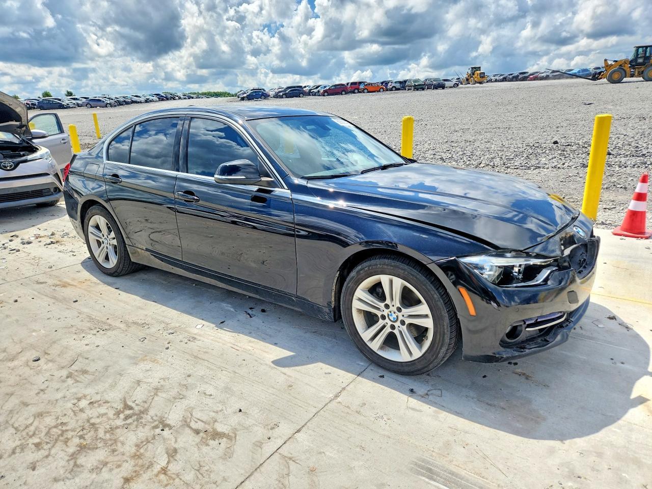 2017 BMW 330 I - zdjęcie 4