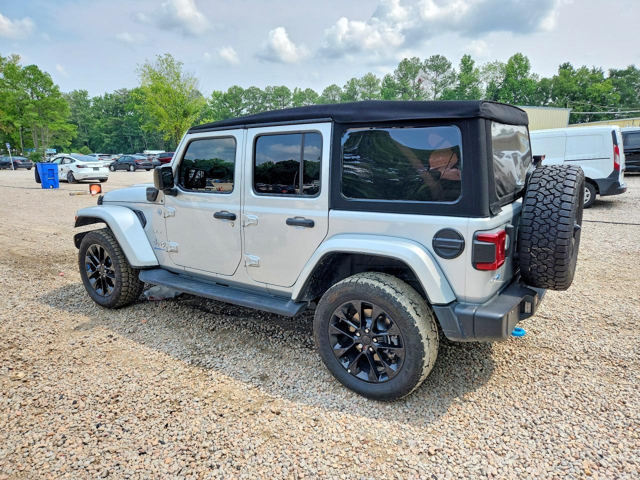 2023 Jeep Wrangler Sahara 4Xe - zdjęcie 2