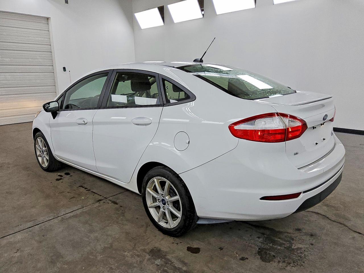 2019 Ford Fiesta Se - zdjęcie 2