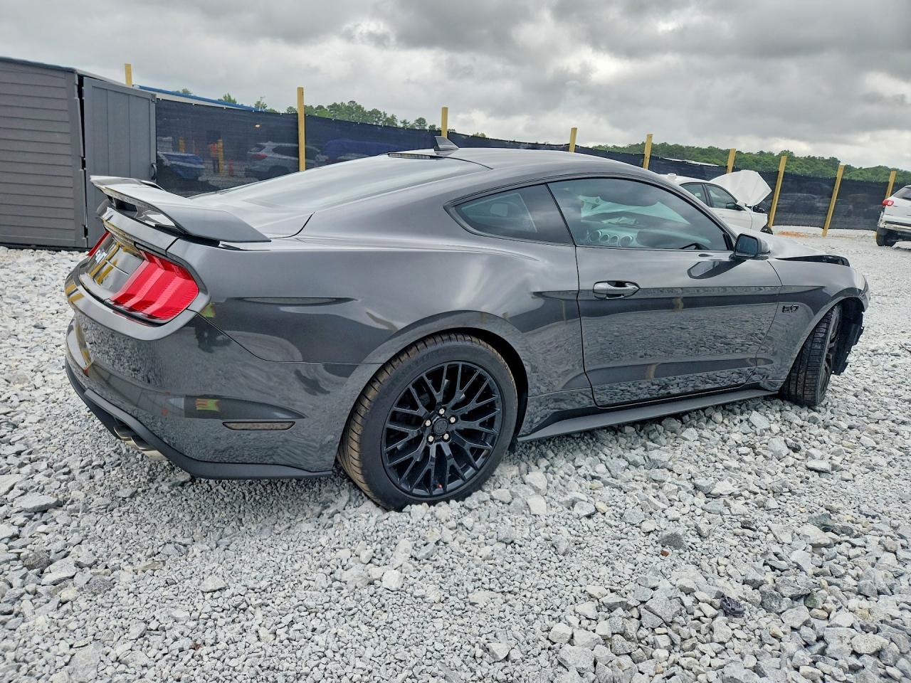 2020 Ford Mustang Gt - zdjęcie 3