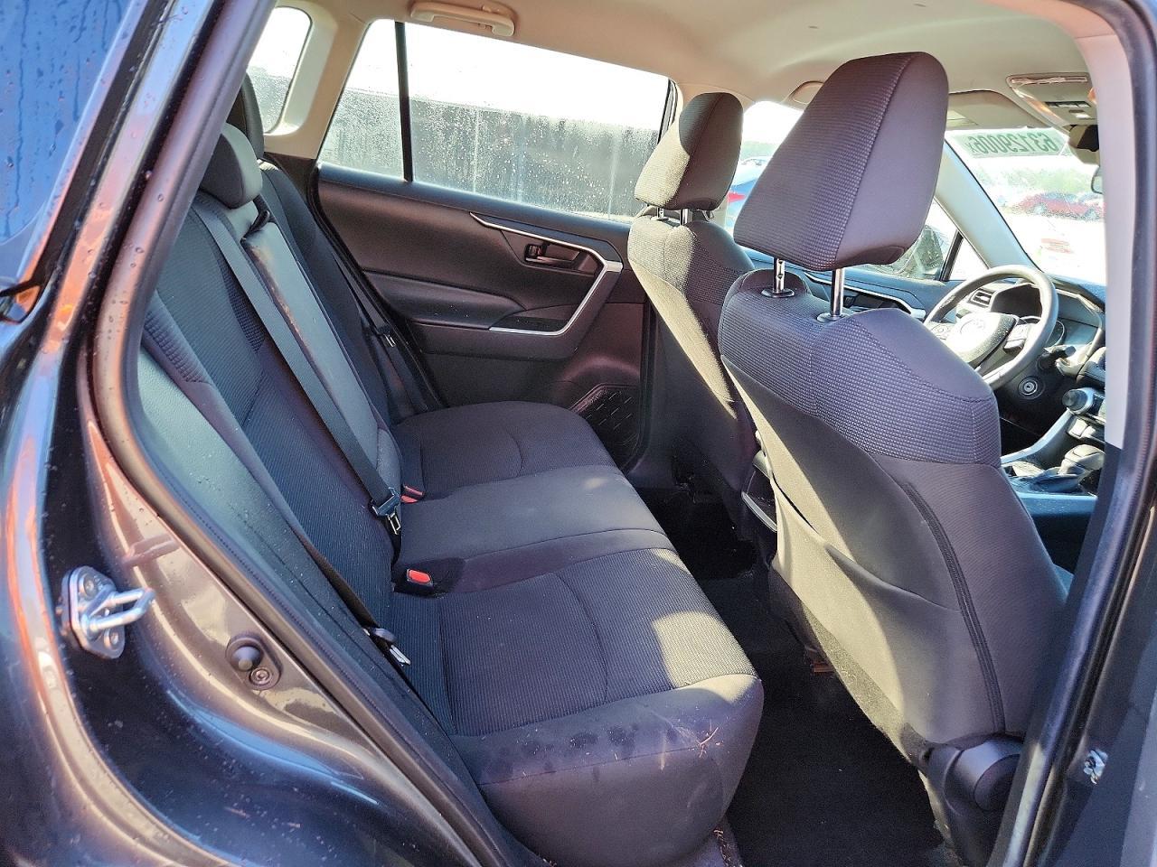 2020 Toyota Rav4 Le - zdjęcie 10