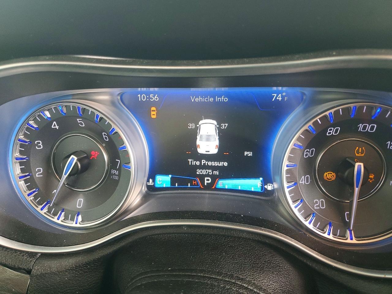 2018 Chrysler 300 Touring - zdjęcie 9