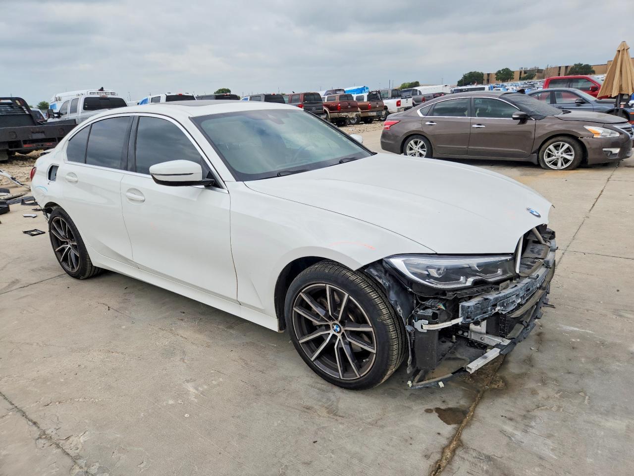2022 BMW 330I - zdjęcie 4