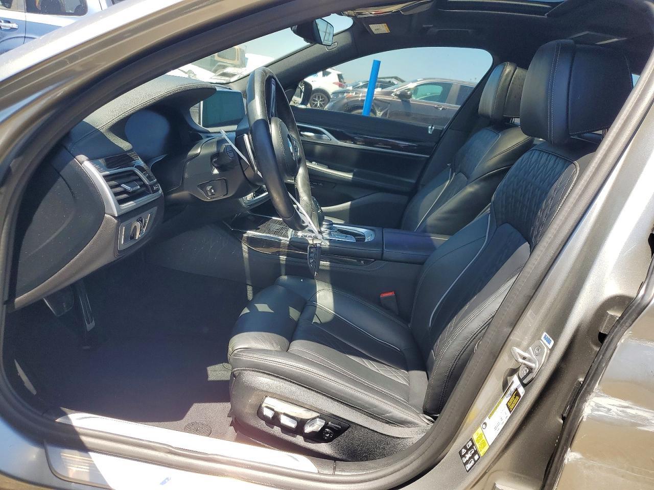 2022 BMW Seria 7 750i - zdjęcie 7