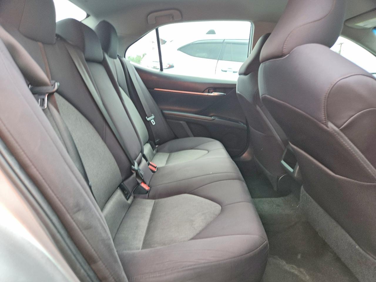 2018 Toyota Camry Le - zdjęcie 10