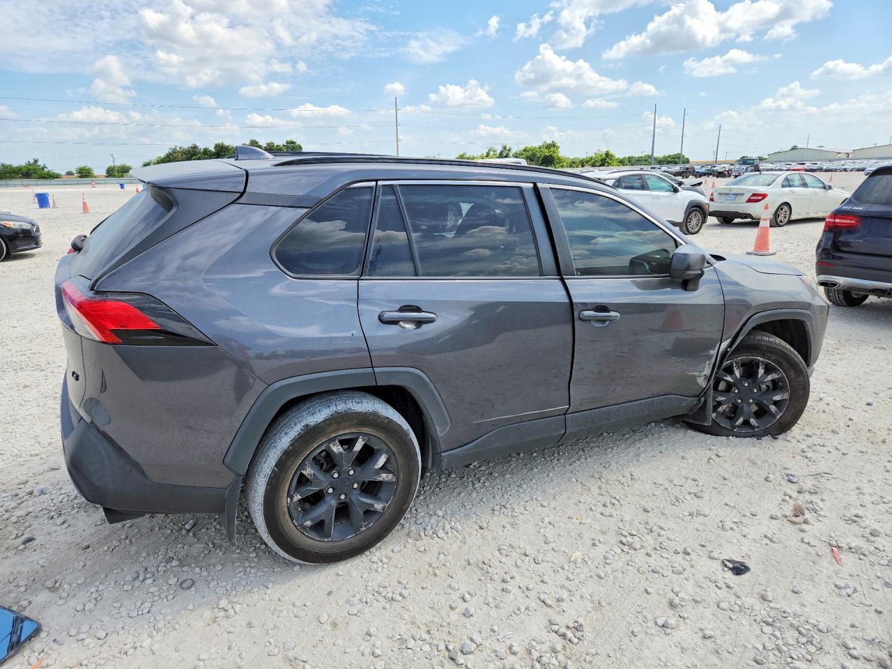 2021 Toyota Rav4 Le - zdjęcie 3