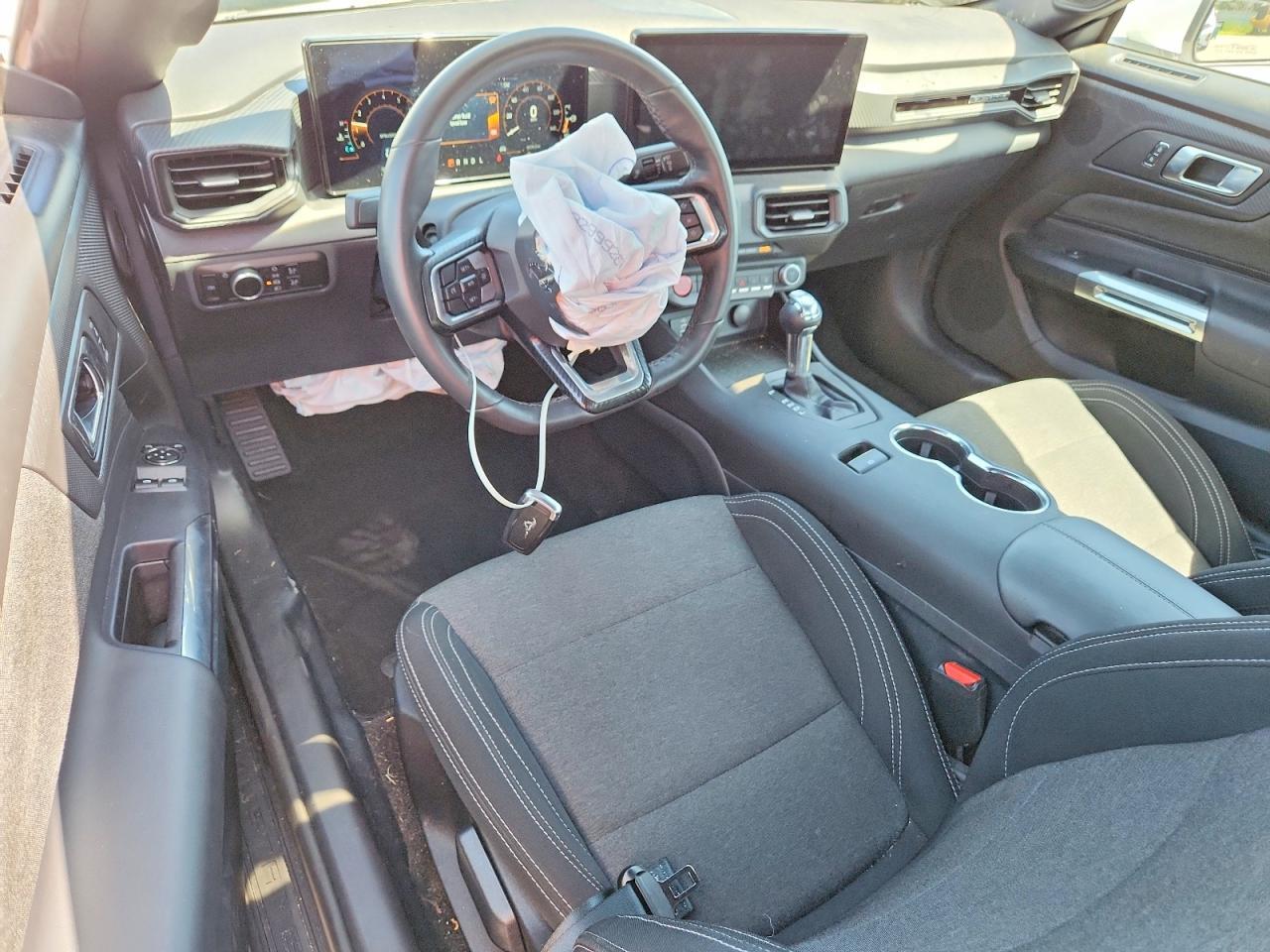2025 Ford Mustang - zdjęcie 8