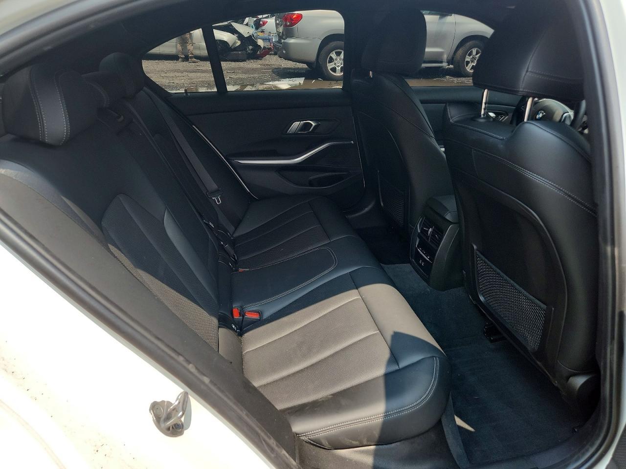 2023 BMW Seria 3 330i - zdjęcie 10