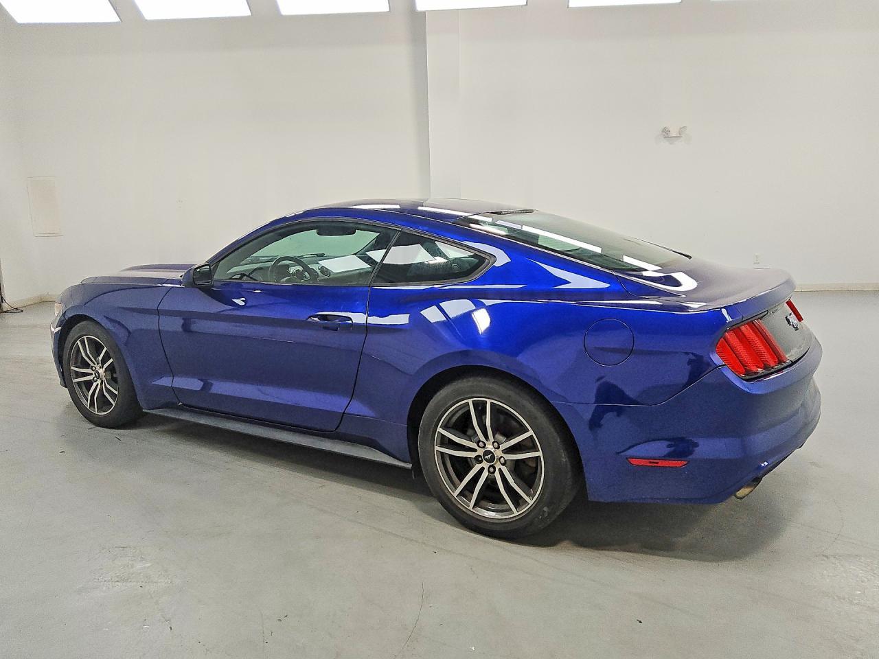 2016 Ford Mustang - zdjęcie 2
