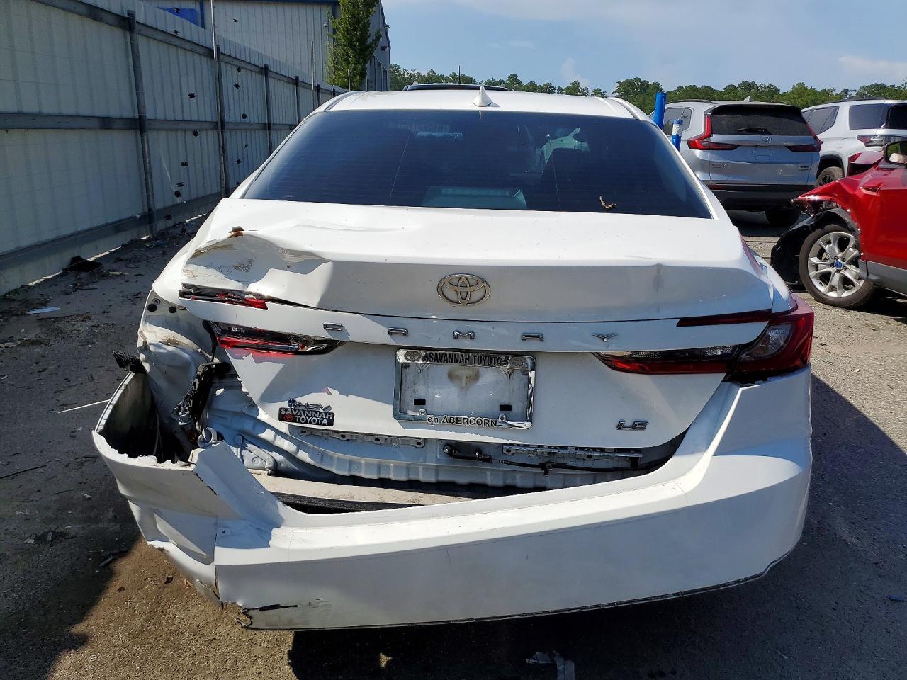 2025 Toyota Camry Le - zdjęcie 6