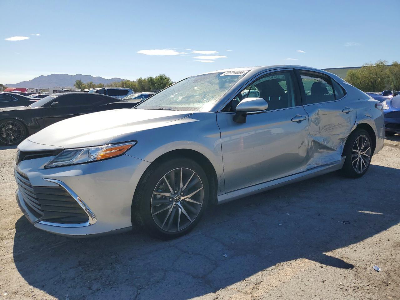 2023 Toyota Camry Xle - zdjęcie główne