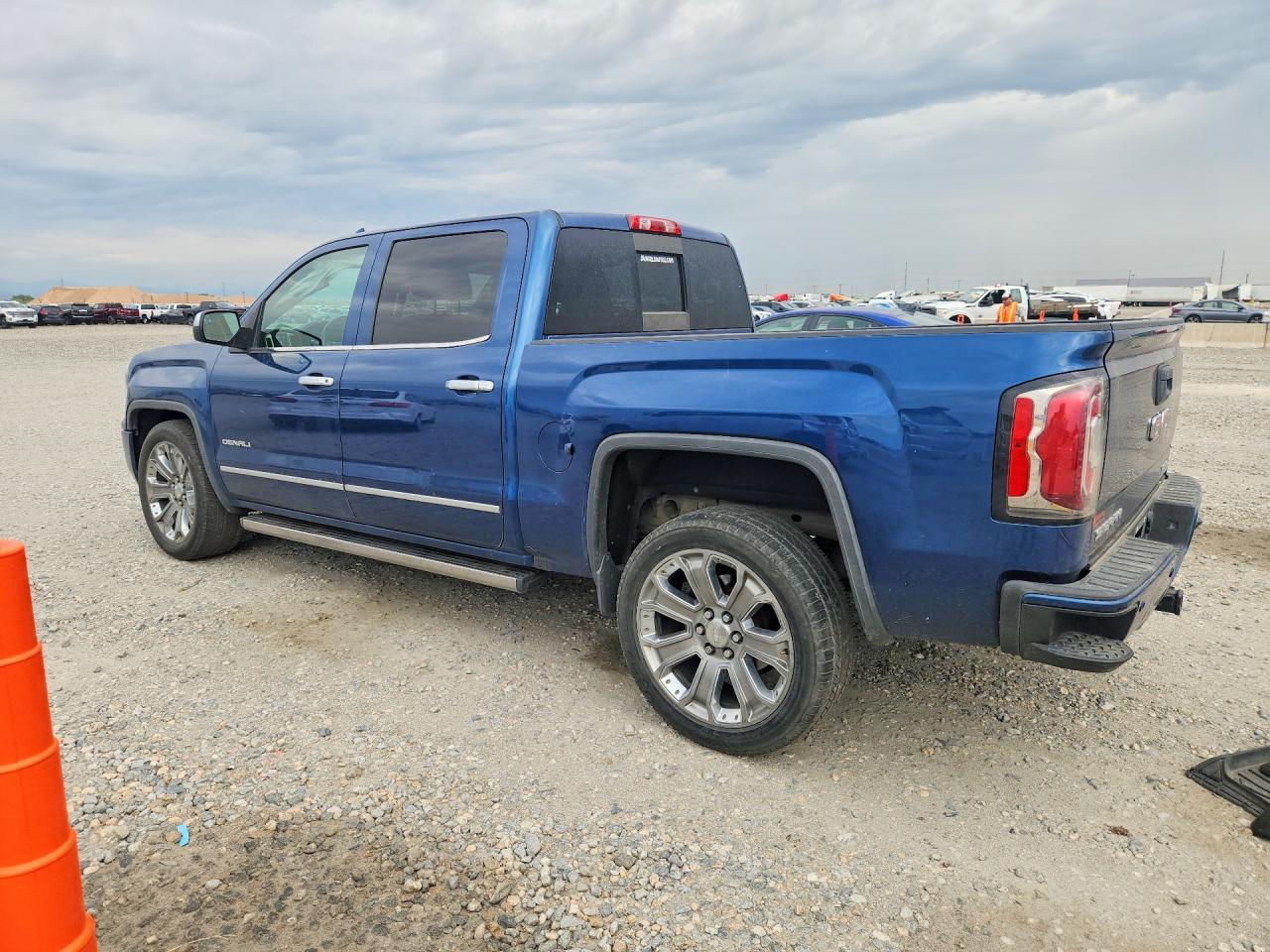 2016 GMC Sierra K1500 Denali - zdjęcie 2