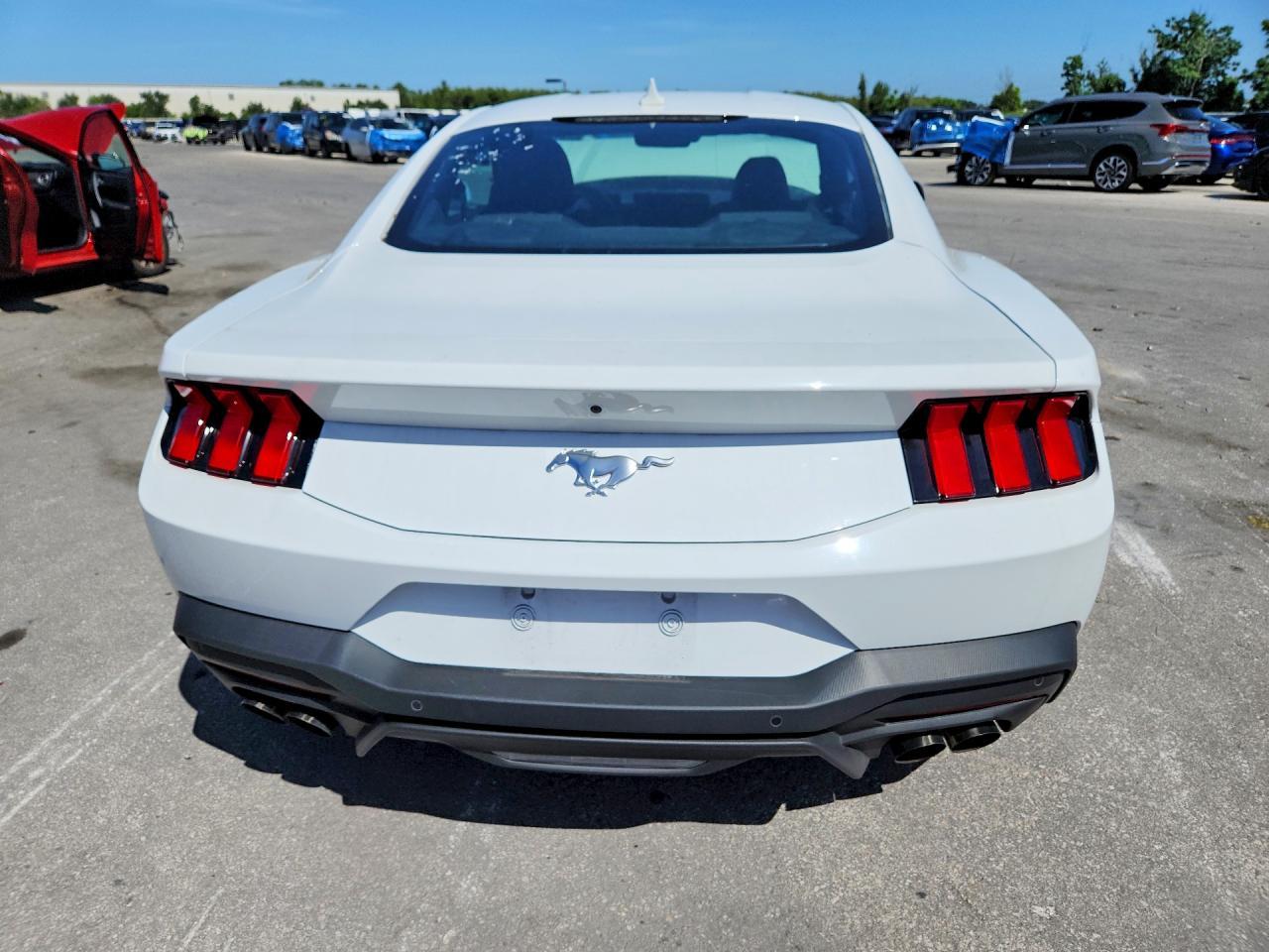 2025 Ford Mustang - zdjęcie 6