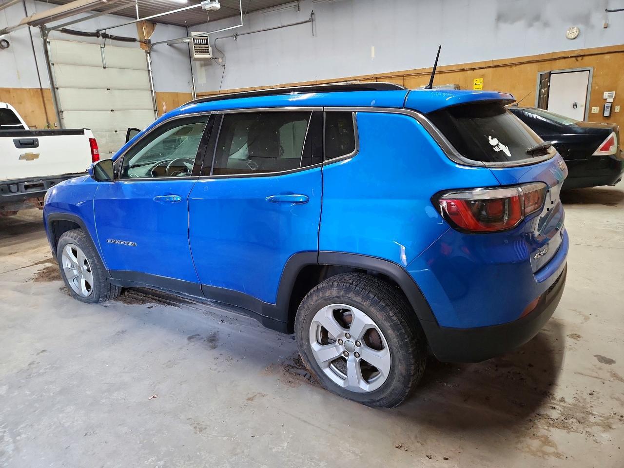 2018 Jeep Compass Latitude - zdjęcie 2