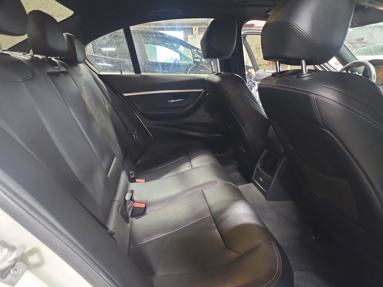 2017 BMW Seria 3 330i - zdjęcie 10