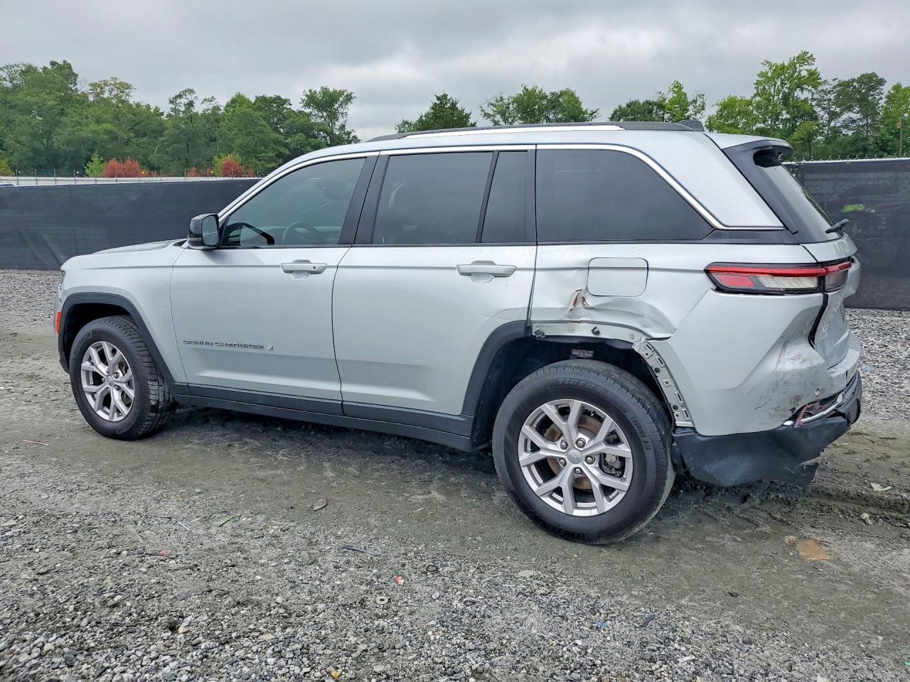 2022 Jeep Grand Cherokee Limited - zdjęcie 2
