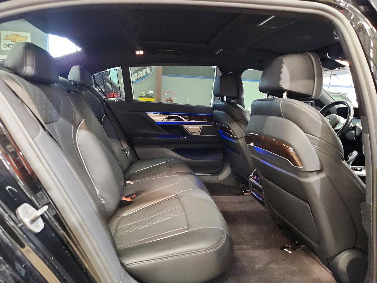 2021 BMW 750 Xi - zdjęcie 10