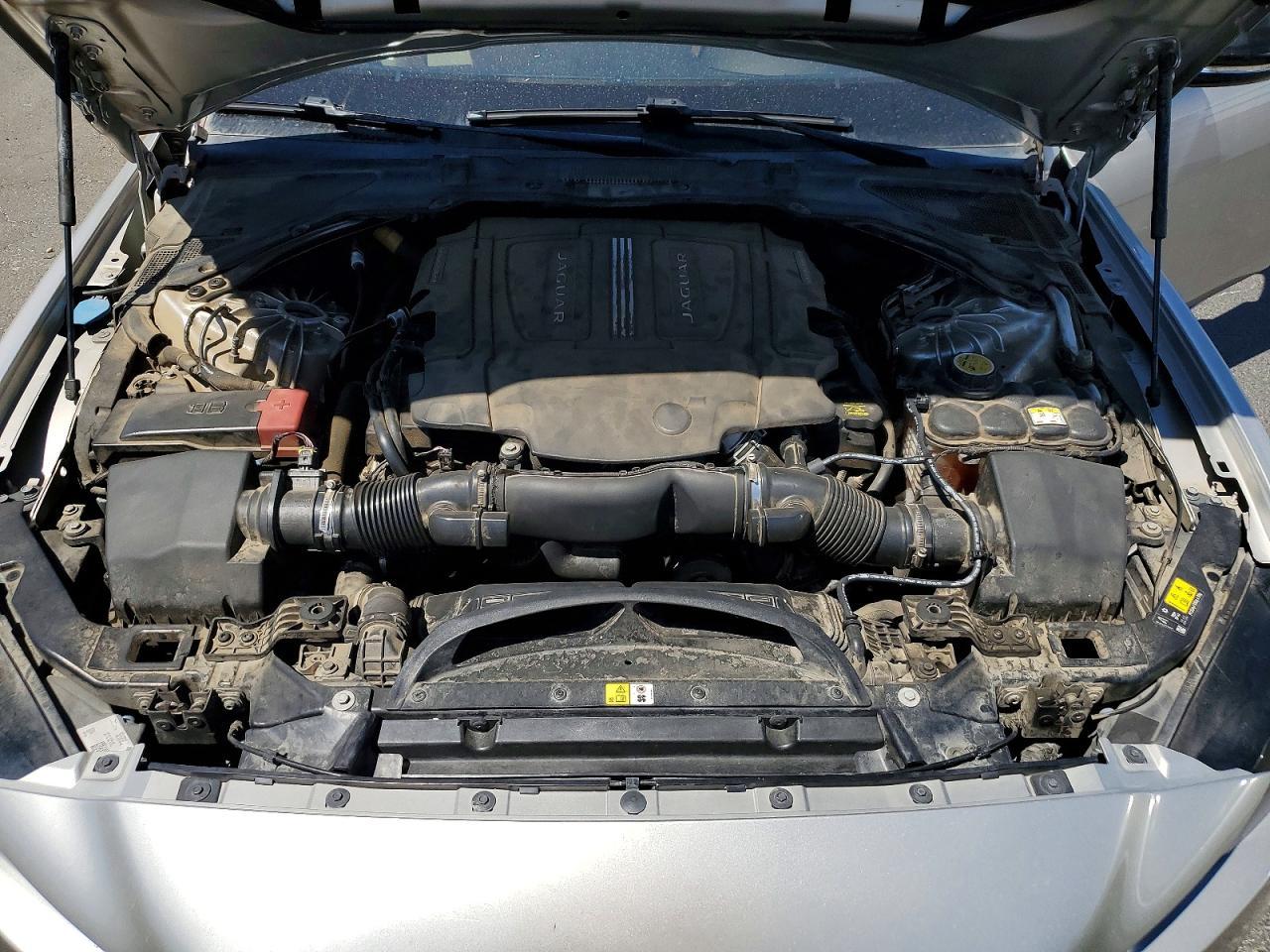 2017 Jaguar Xe Premium - zdjęcie 11