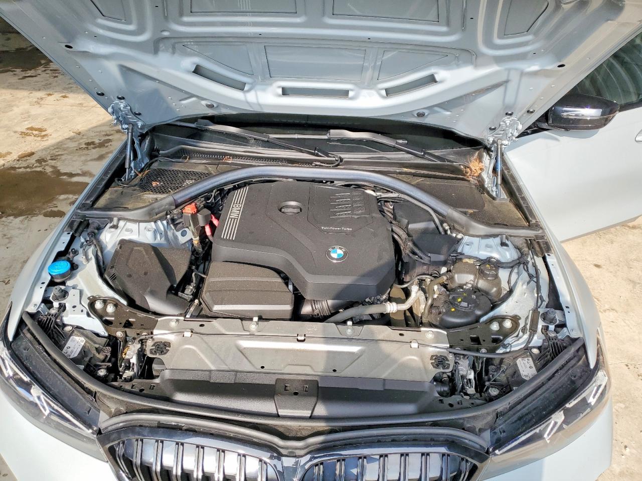 2023 BMW Seria 3 330i - zdjęcie 11