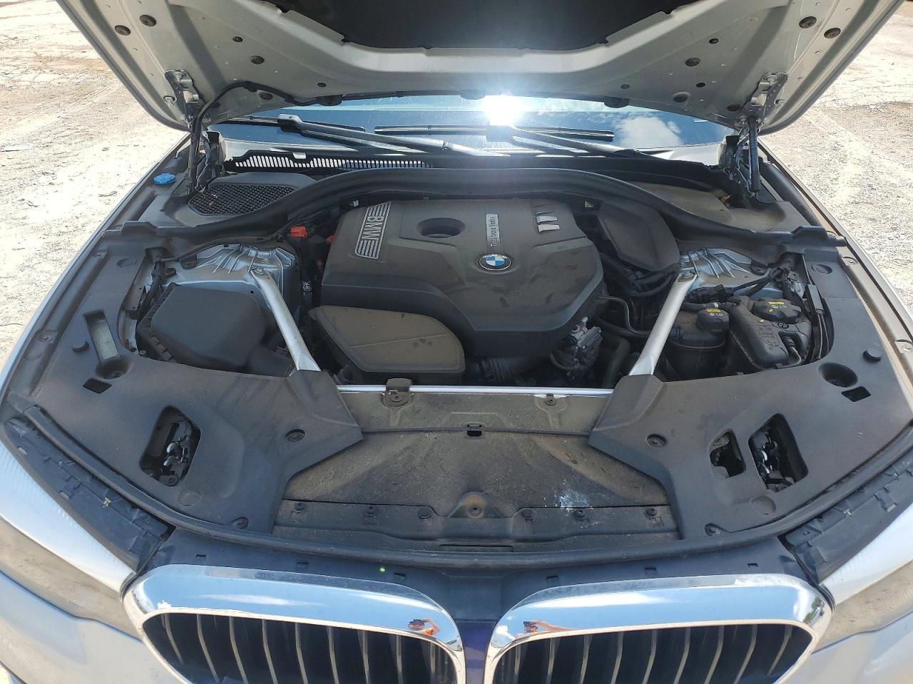 2019 BMW 530 Xi - zdjęcie 11