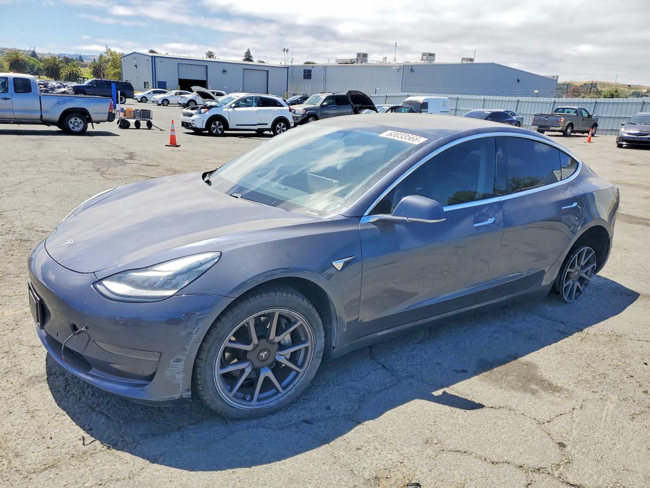 2020 Tesla Model 3 - zdjęcie główne