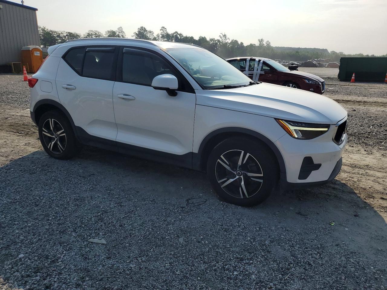 2023 Volvo Xc40 Core - zdjęcie 4