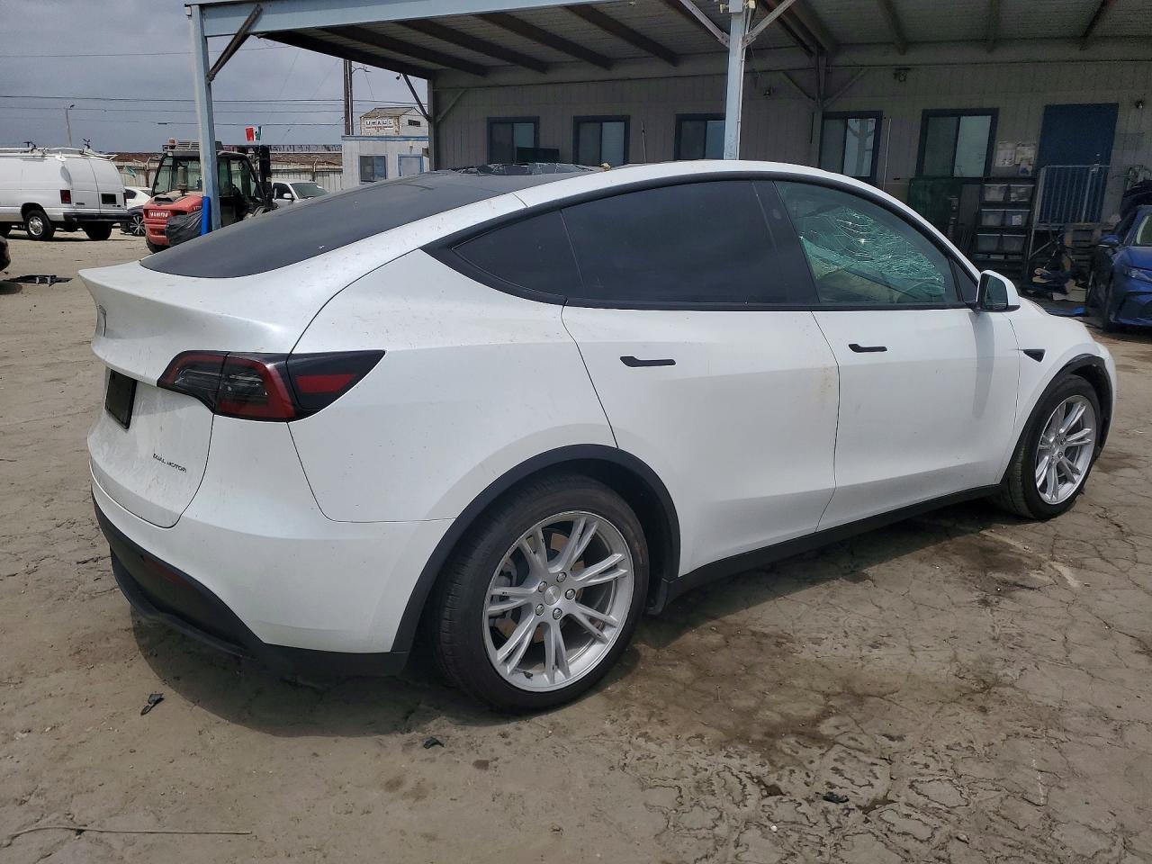 2024 Tesla Model Y - zdjęcie 3