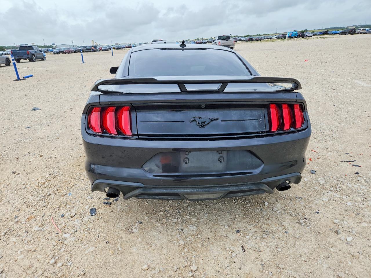 2022 Ford Mustang - zdjęcie 6