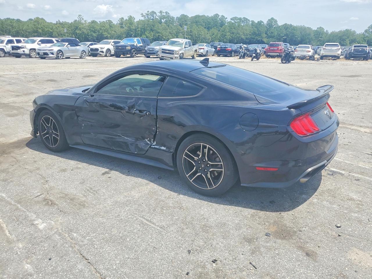 2020 Ford Mustang - zdjęcie 2