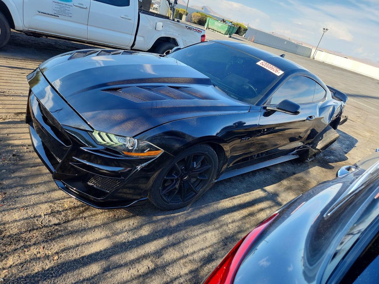 2020 Ford Mustang Gt - zdjęcie główne