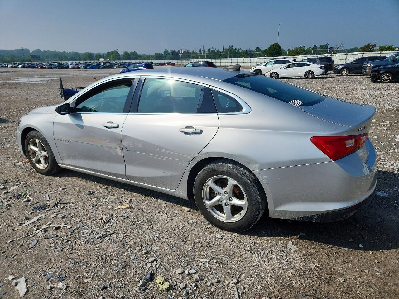 2017 Chevrolet Malibu Ls - zdjęcie 2