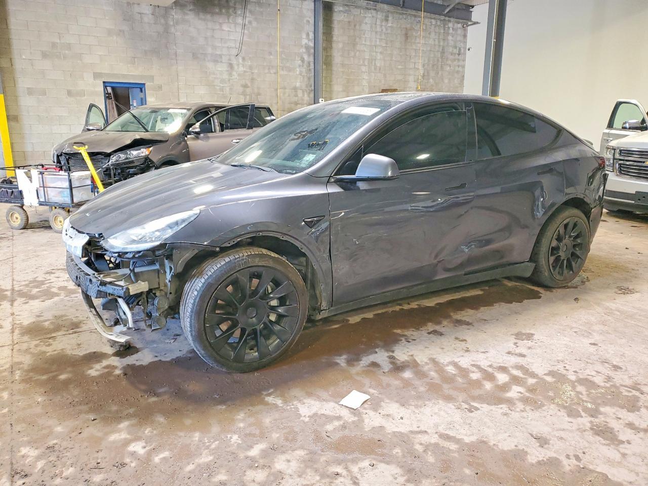 2021 Tesla Model Y - zdjęcie główne