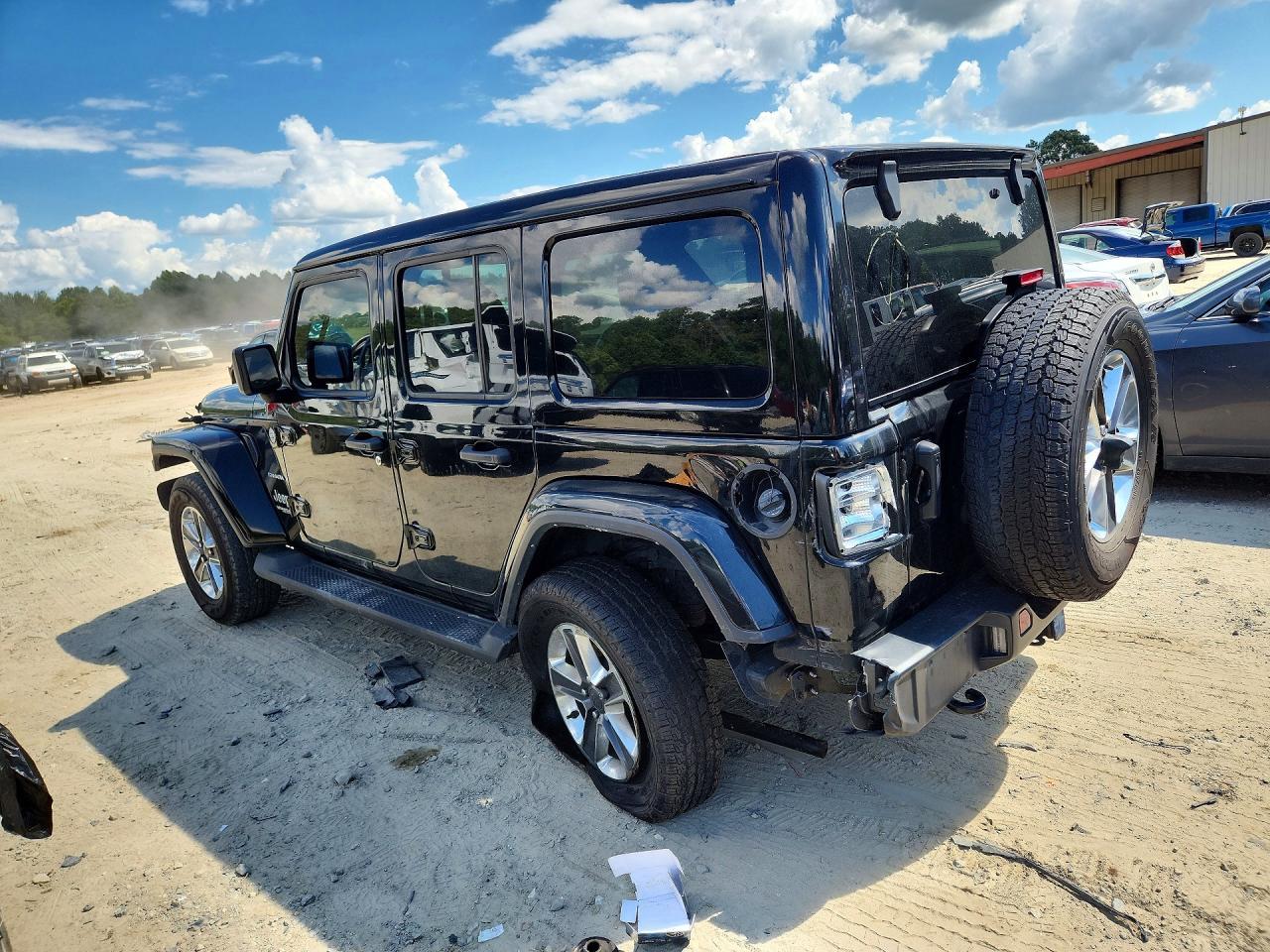 2022 Jeep Wrangler Unlimited Sahara - zdjęcie 2