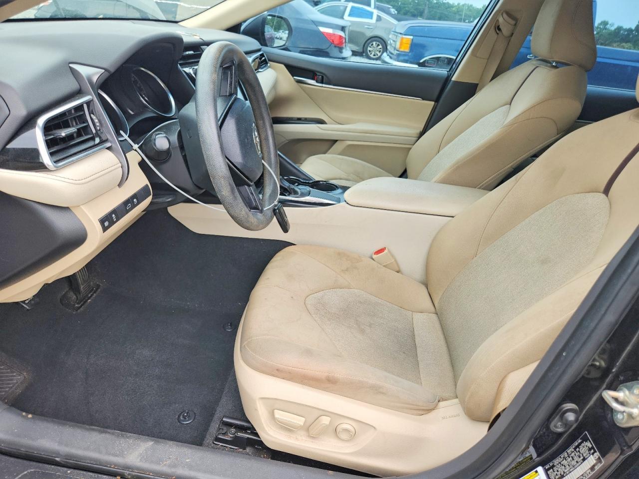 2018 Toyota Camry Le - zdjęcie 7