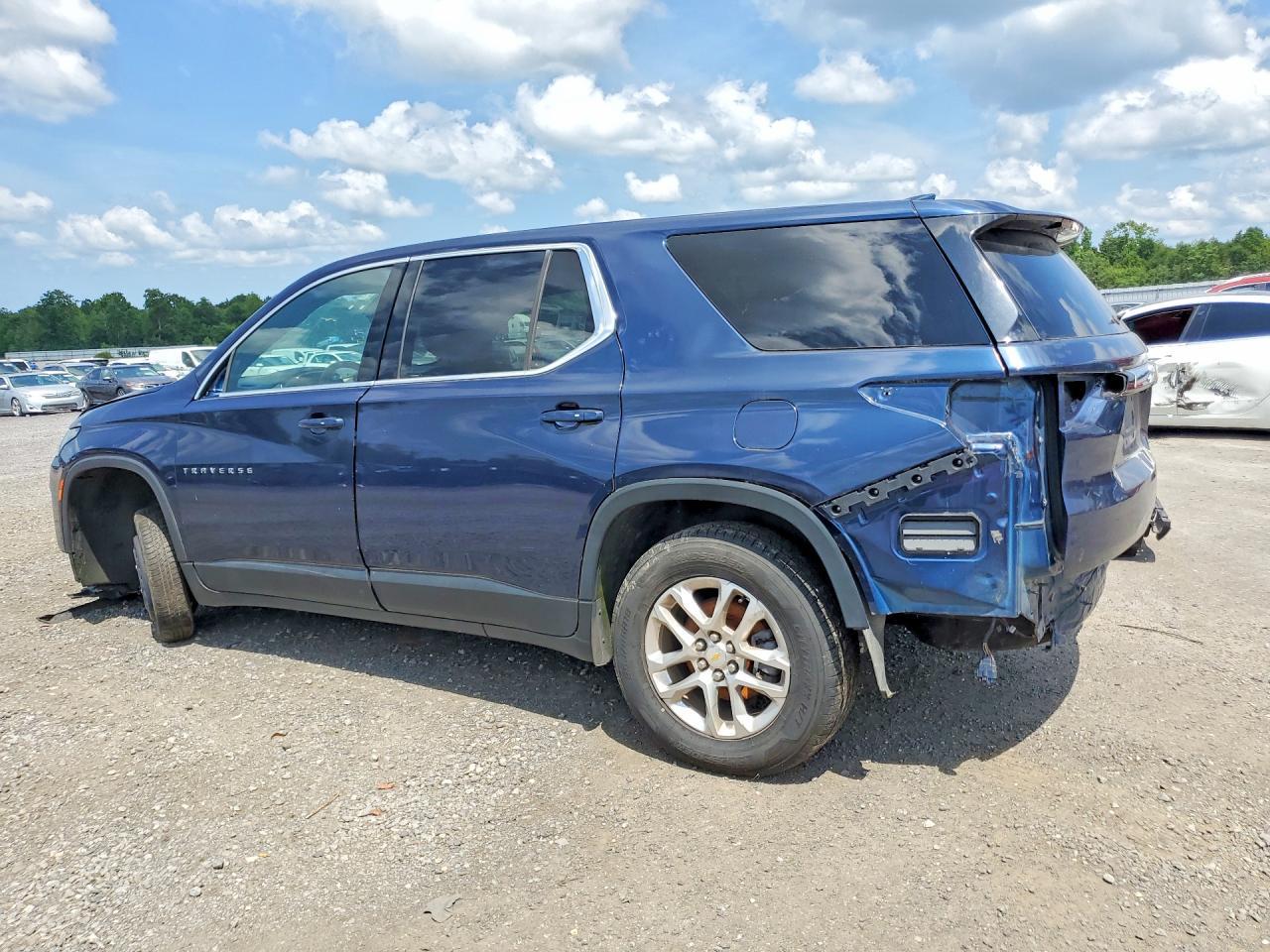 2022 Chevrolet Traverse Ls - zdjęcie 2