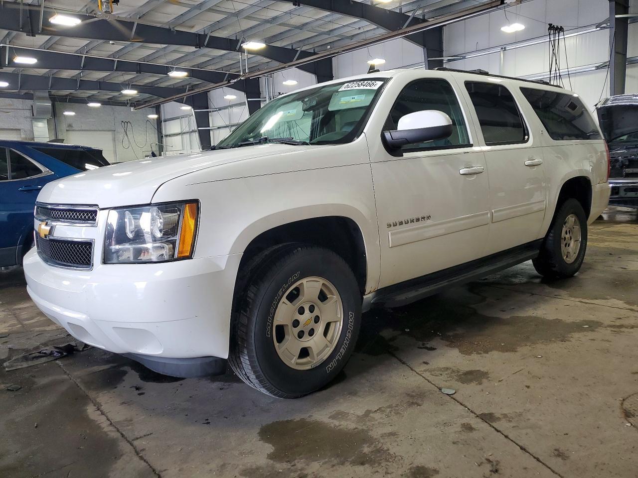 2013 Chevrolet Suburban K1500 Lt - zdjęcie główne